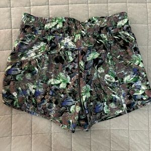 Lululemon tracker shorts